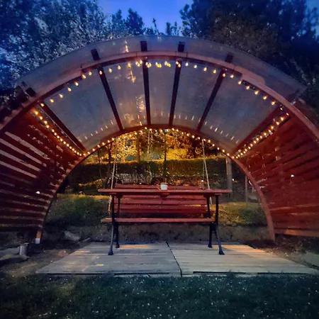 Gosciniec Pod Skolka منزل للإقامة Lacko (Nowy Sacz)